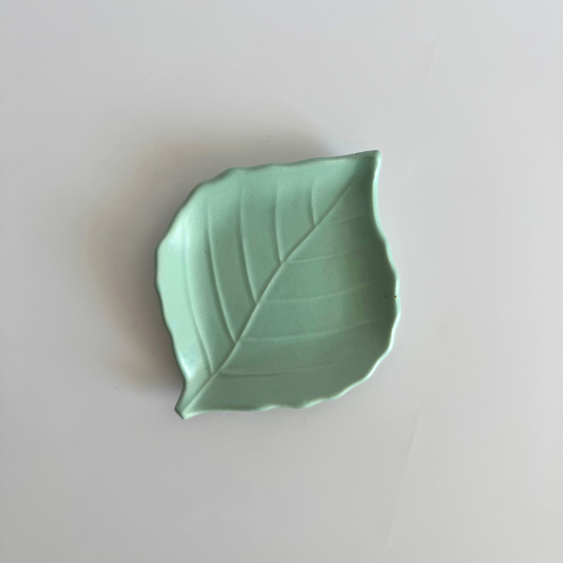 Leaf-Shaped Plate